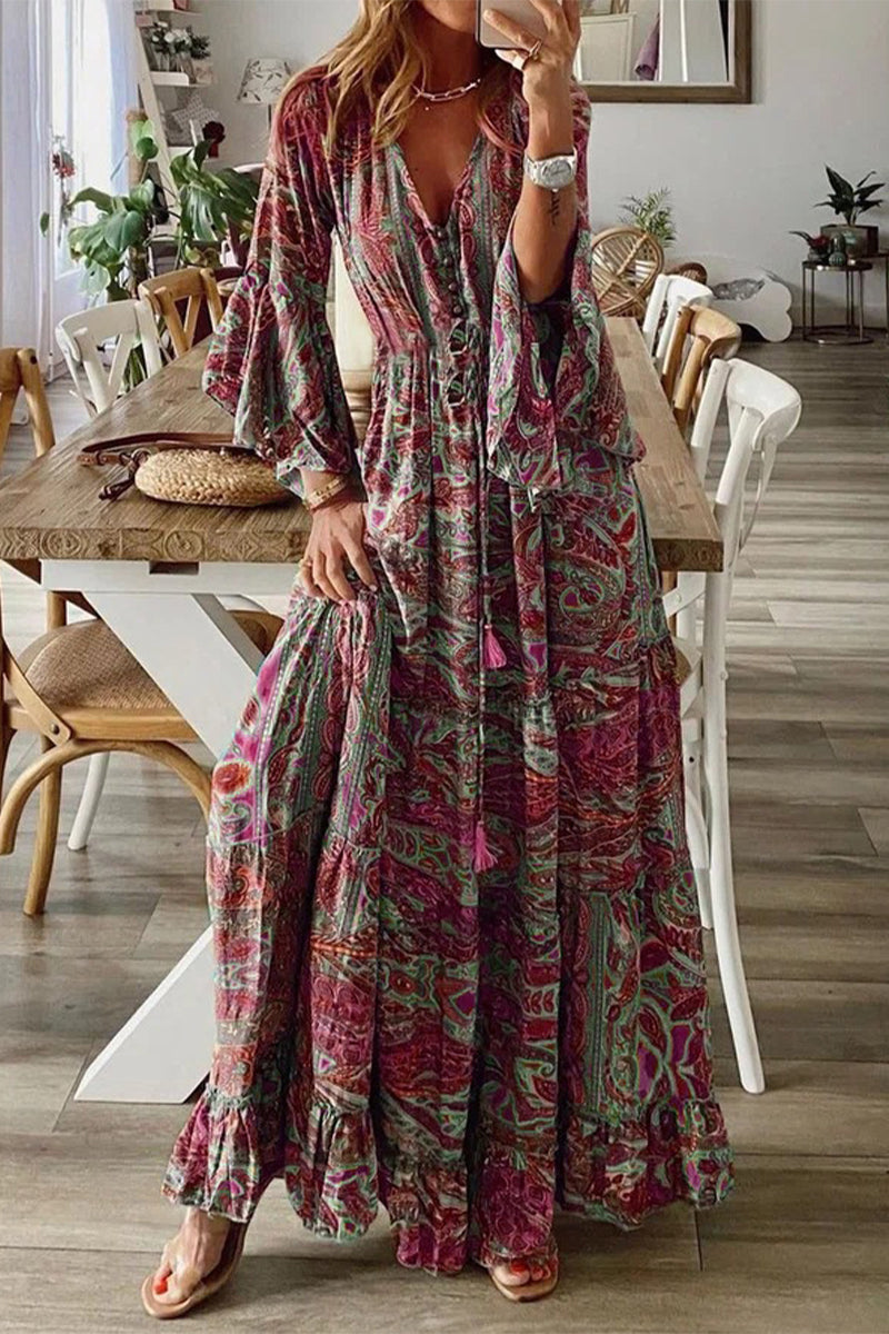 Boho-Kleid mit V-Ausschnitt und ausgestellten Ärmeln
