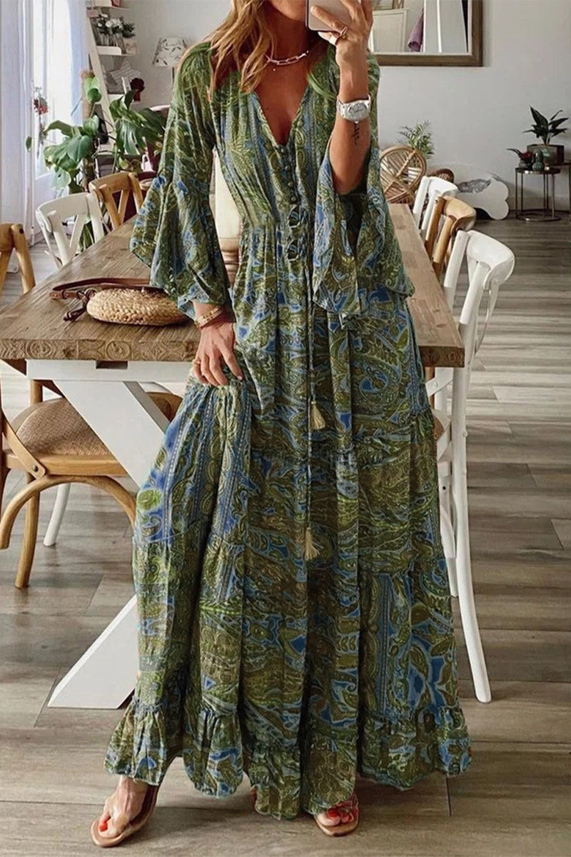 Boho-Kleid mit V-Ausschnitt und ausgestellten Ärmeln